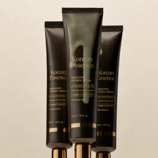 Kolme Bakuchiol Retinol Serum -tuubia vierekkäin vaalealla taustalla